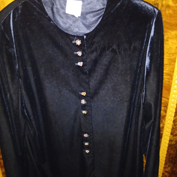 BEAUTIFUL PLUS SIZE JACKET WITH GOLD BUTTONS - Picture 4 of 5